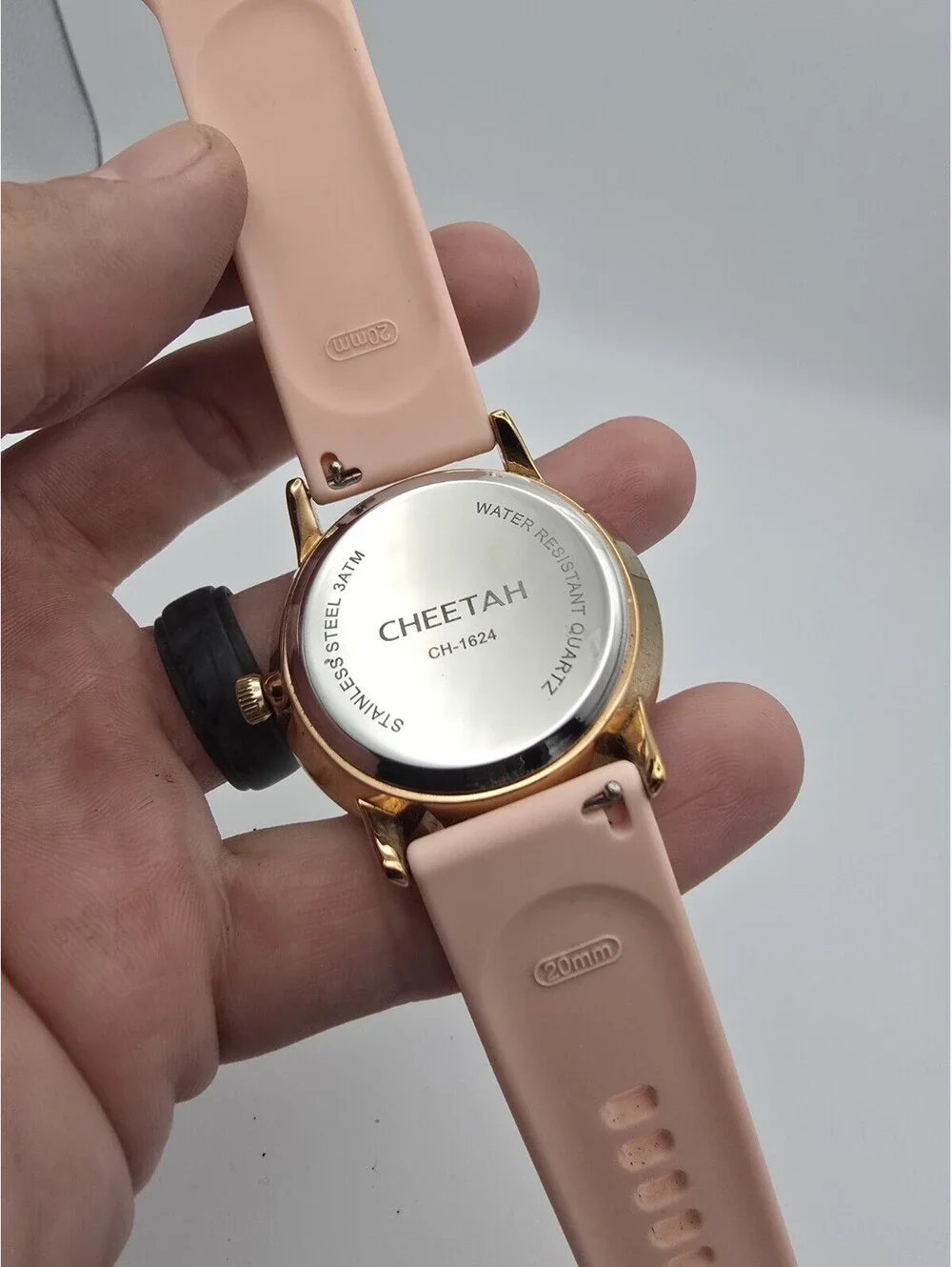 CHEETAH Quartz Analog Watch Gold Tone SS Case White Dial Pink Silicone Strap 30m